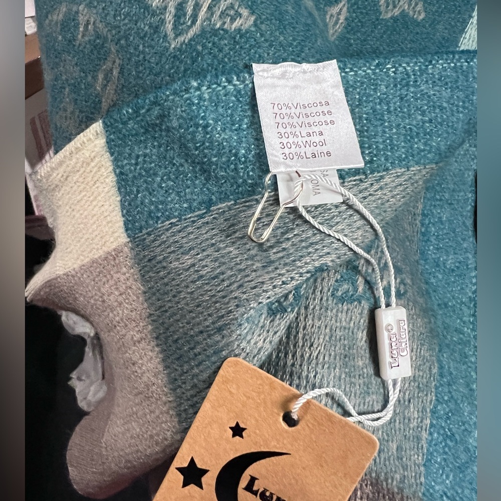 Extra Soft and Large Designer Inspired Scarf. NWT - Picture 5 of 5